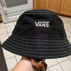 NWT vans bucket hat